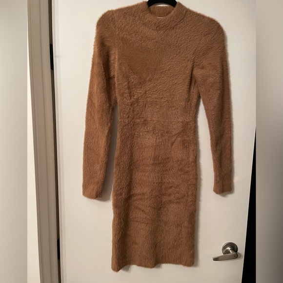 ARITZIA BABATON Madison dress size M - Picture 7 of 7